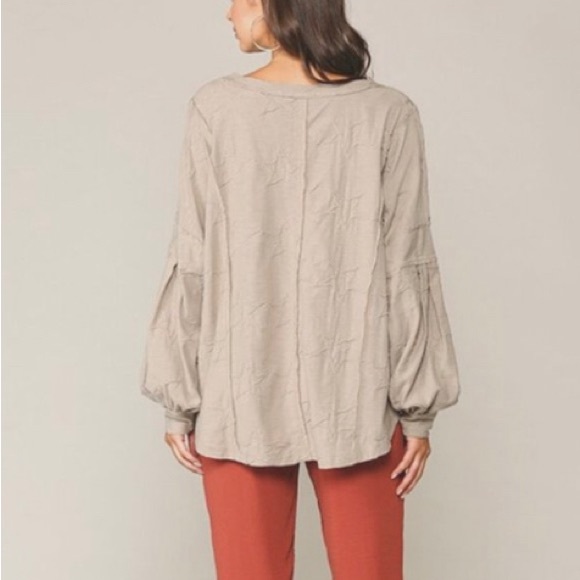 Star Textured Balloon Sleeve Blouse - Picture 3 of 5